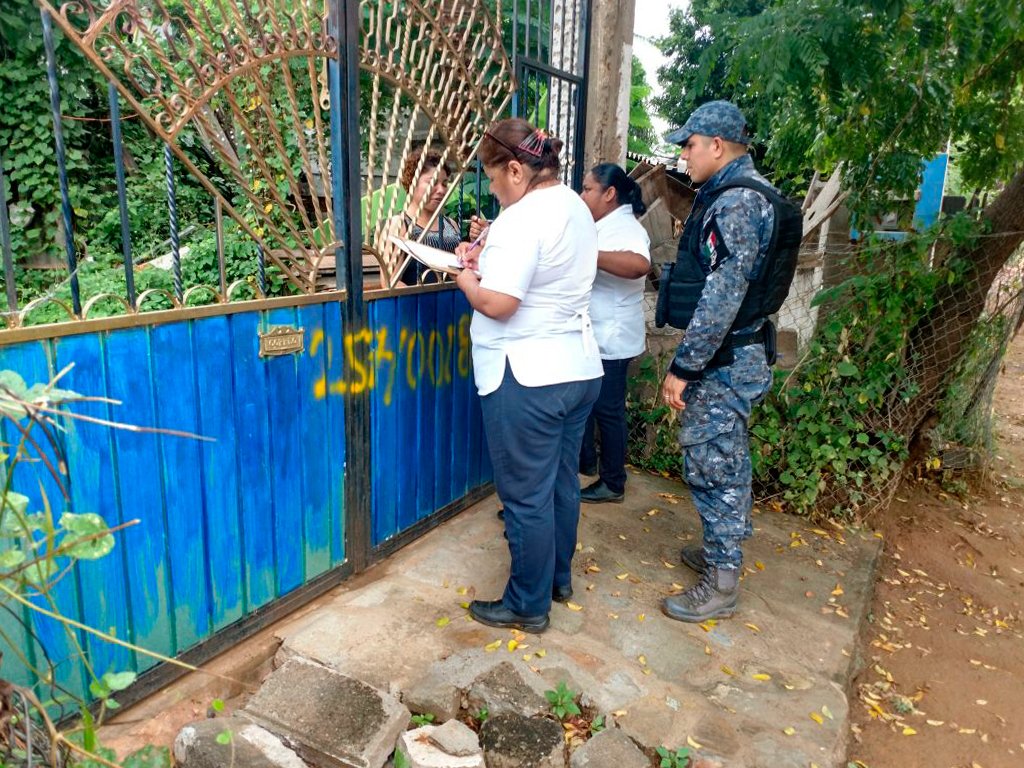 agenciajm's tweet photo. Brindan SSO y Gendarmería atención médica casa por casa @celesalonso https://t.co/XiXGJcdlVu https://t.co/hEkt7Q3Vdp
