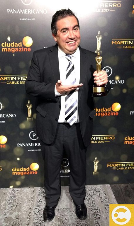 oskylocutor's tweet photo. @diegopcalamar #MFCable2017
 Felicitaciones por este merecido premio!  Te admiro desde siempre. Abrazo grande y muchos éxitos 🍷🍷 https://t.co/KSPlcacatX