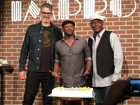 VogaJones's tweet photo. With @joetorry1 about 15 minutes before he made fun of my hat... and my vest... and my tshirt... U get the idea. Check him out at #CleImprov https://t.co/nR05k5JPP9