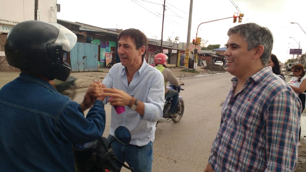MMontoyaok's tweet photo. Junto a @luisnaidenoff en el semáforo de Avenida Maradona y calle Zomacal -cicuito 5 #BuenViernes https://t.co/SR17soND3z