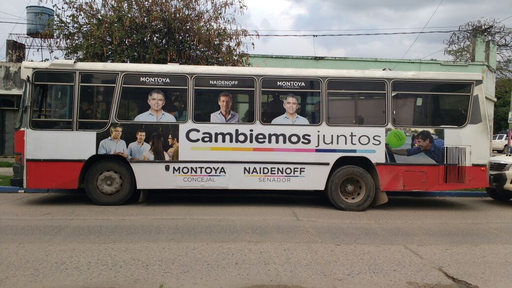 Miguel Montoya (@mmontoyaok) on Twitter photo Junto a <a href="/luisnaidenoff/">Luis Naidenoff</a> en el semáforo de Avenida Maradona y calle Zomacal -cicuito 5 #BuenViernes Junto a <a href="/luisnaidenoff/">Luis Naidenoff</a> en el semáforo de Avenida Maradona y calle Zomacal -cicuito 5 #BuenViernes