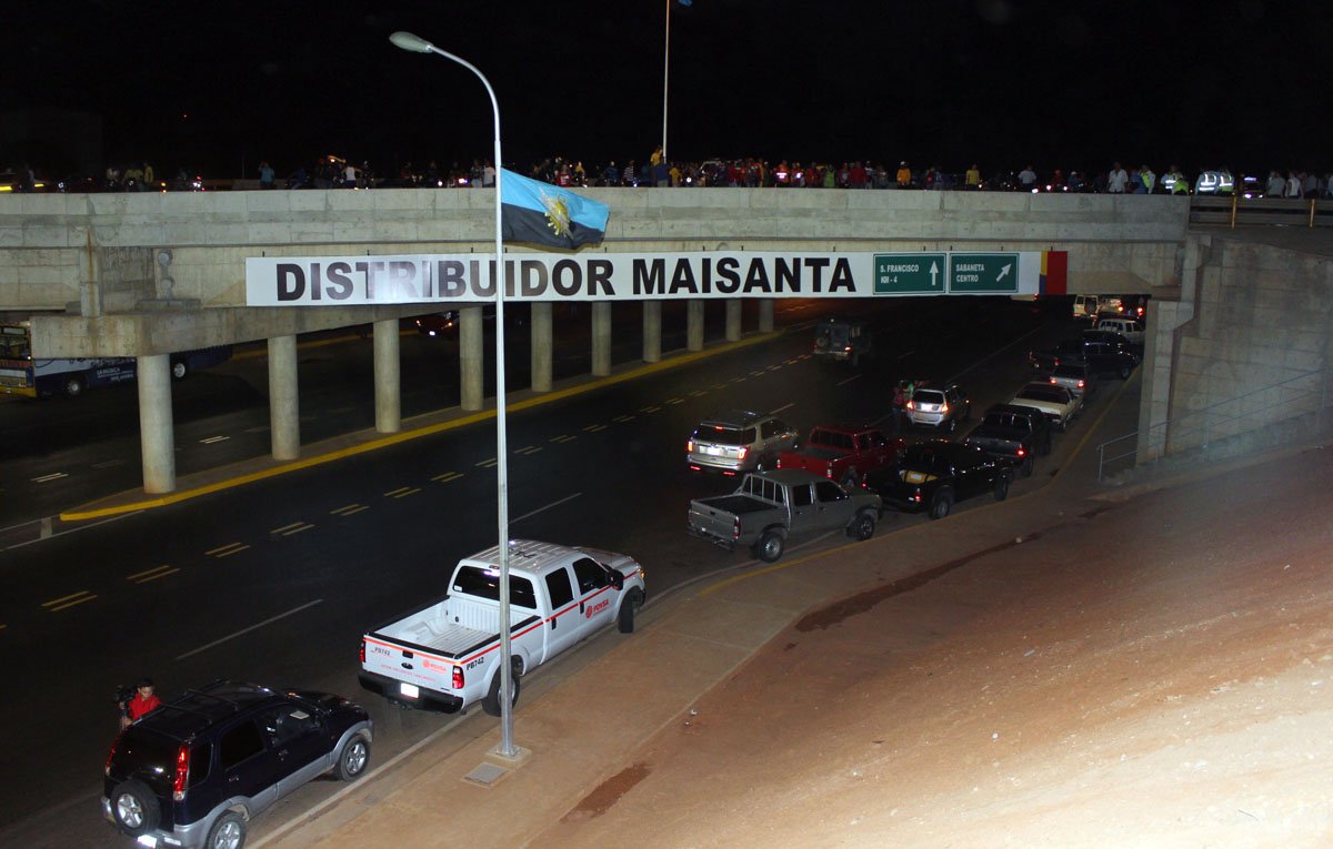 CORDOVAPALENCIA's tweet photo. Lo prometido es deuda @PanchoArias2012 cumplió #DistribuidorMaisanta vialidad para el #PuebloZuliano #AriasDeQueRepiteRepite @NicolasMaduro https://t.co/cwpg7dtnbq