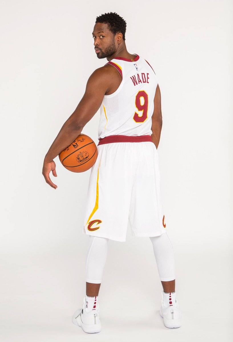 Cata בטוויטר 背番号9のキャブズユニに袖を通したドウェインウェイド Via Nba Cata בטוויטר 背番号9のキャブズユニに袖を通したドウェインウェイド Via Nba