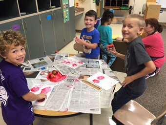 LaurelABC123's tweet photo. Apple Day! Making apple prints. https://t.co/K1oKh7Wkoh