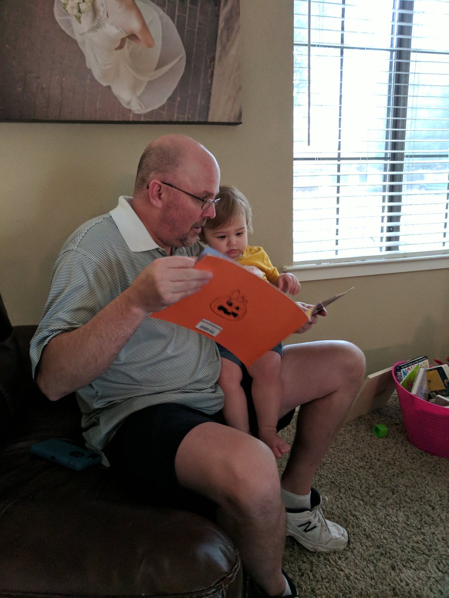 caitlinLelam's tweet photo. Baby B reading @lezleylewis @BrendaElam2 https://t.co/dpPQDU9GUT