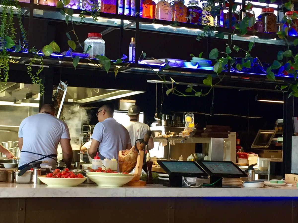 ChefsNZ's tweet image. Whoa...Henderson.