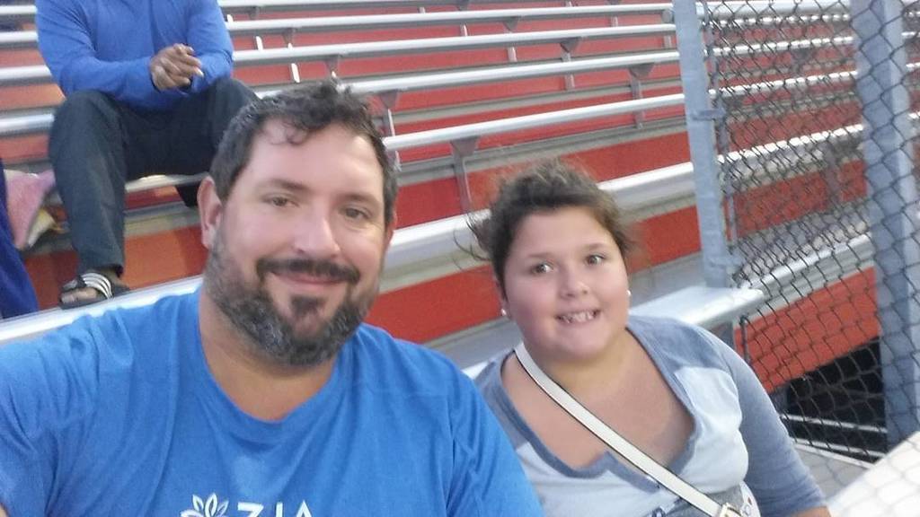 BrittenMcDowell's tweet photo. #fridaynightlights #datenight #nhhstrojans
Sometimes you gotta have split duty! Michele is at the #vintagemarket… https://t.co/0yxnQjclj6 https://t.co/LIsISPeT7o