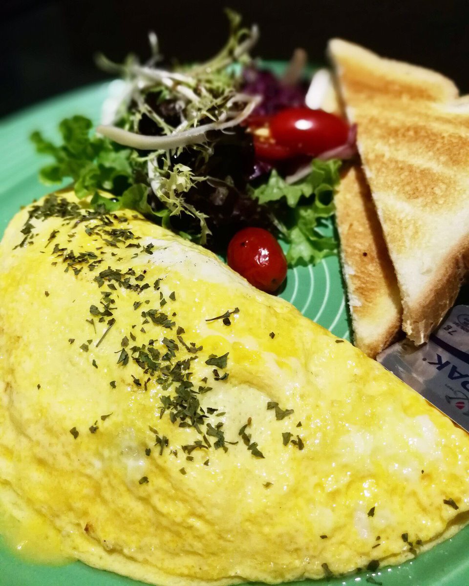 Yukiloykilo's tweet photo. 🍀🍀🍀Let's Create your own Omelette @greenwaffle 😇 食啲乜嘢要咩配料完全自己話事一定 啱你胃口😋🍀🍀🍀
#greenwaffle #wecare4u #makewithlove #central #cwb https://t.co/fjTF70AZUb
