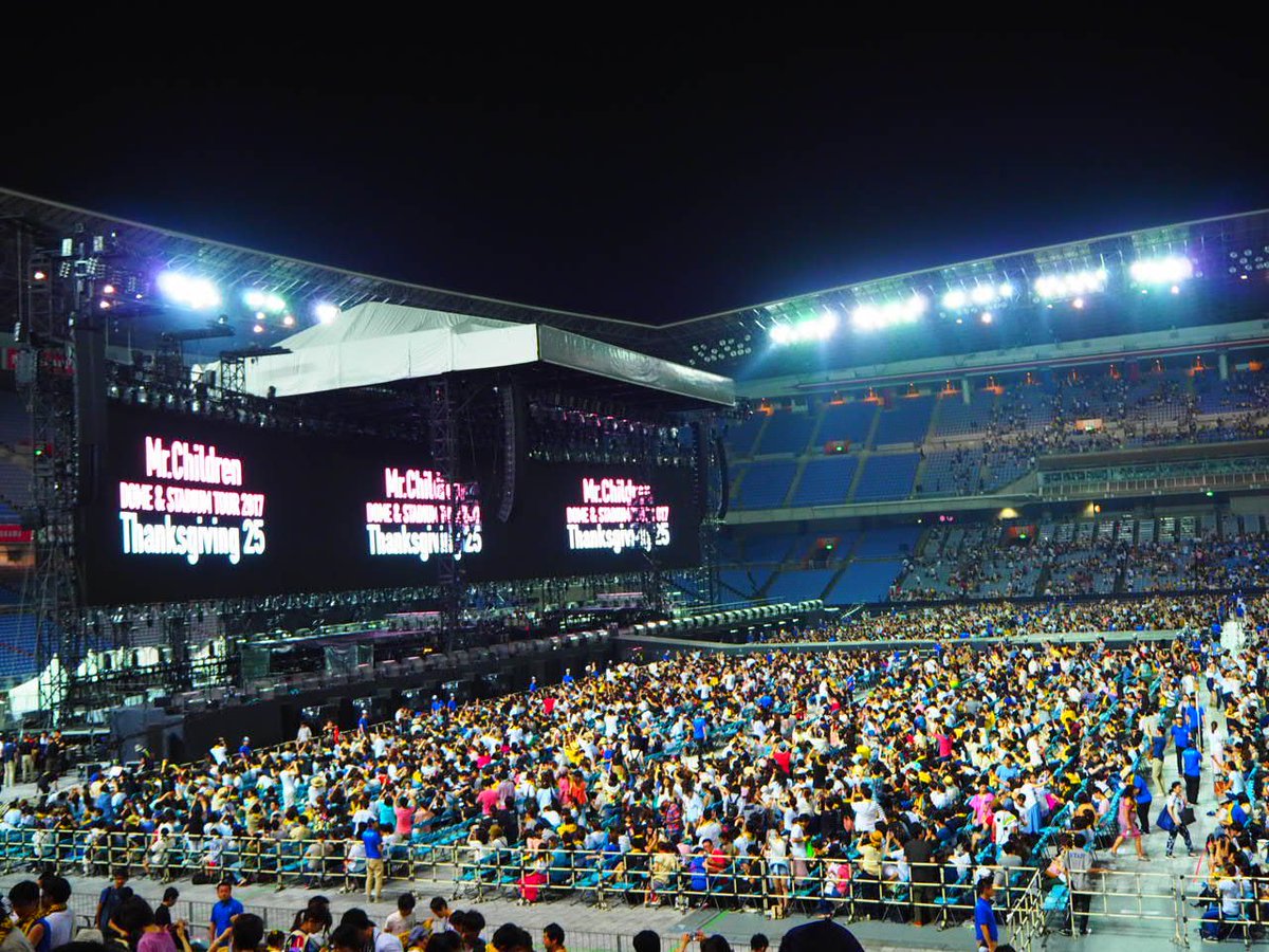Igaryu 5 2の札幌ドーム最高でした En Twitter 自分の席 ステージは Mr Children Dome Stadium Tour Thanksgiving 25 日産スタジアム2日目 画像参照 とほぼ同じ 収録用のスパイダーカメラ有 トロッコなし スクリーンが3つあるが右側が全く見えない