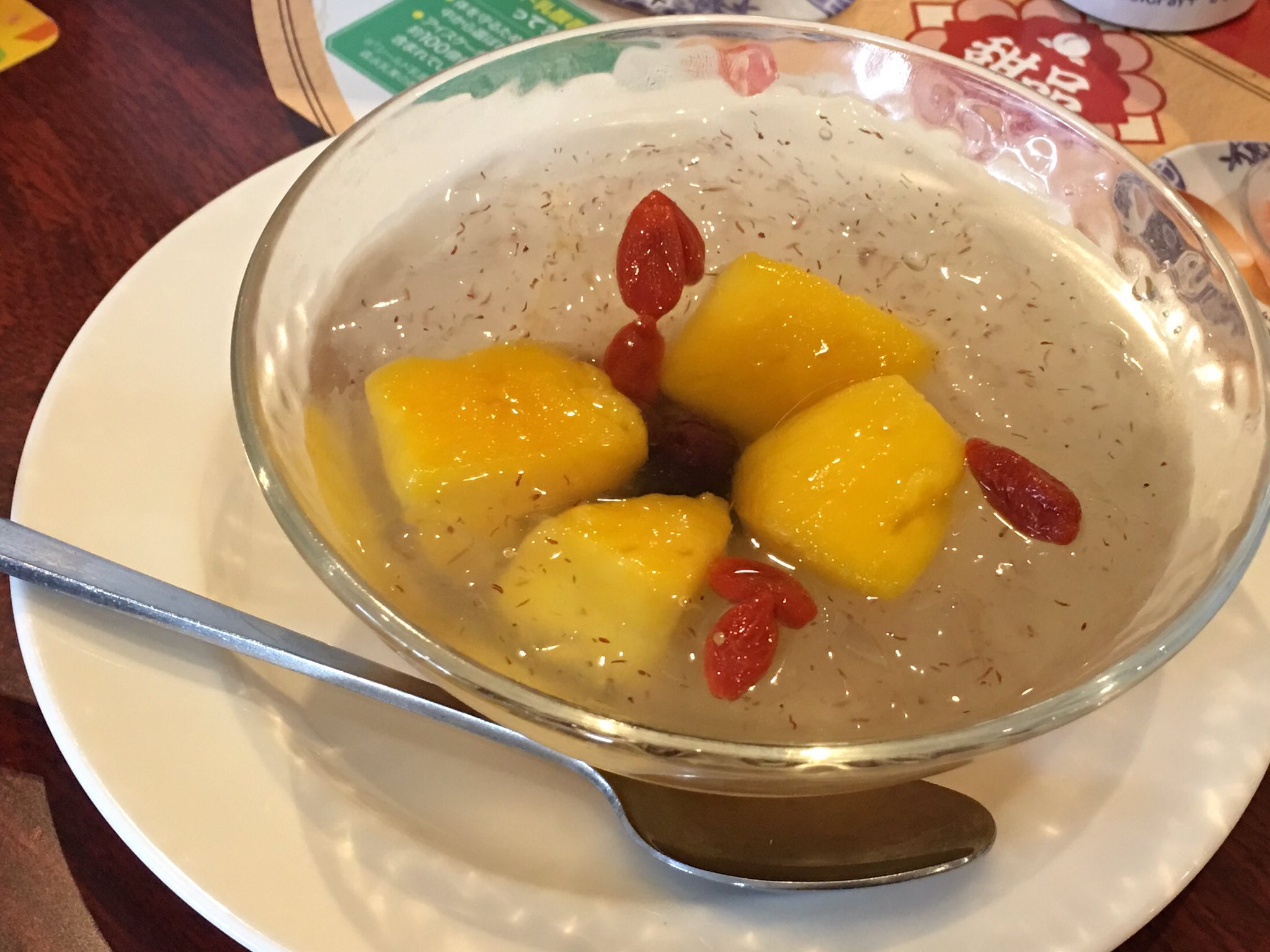 はぎの 予定外にバーミヤン来れた O O フルーツオーギョーチーうますぎなんじゃよ 何味なんだろーこれ レモン味と砂糖味の他によく分からない味がしておいしいんだよね はぎの 予定外にバーミヤン来れた O O フルーツオーギョーチーうますぎなんじゃよ 何味なんだろーこれ レモン味と砂糖味の他によく分からない味がしておいしいんだよね