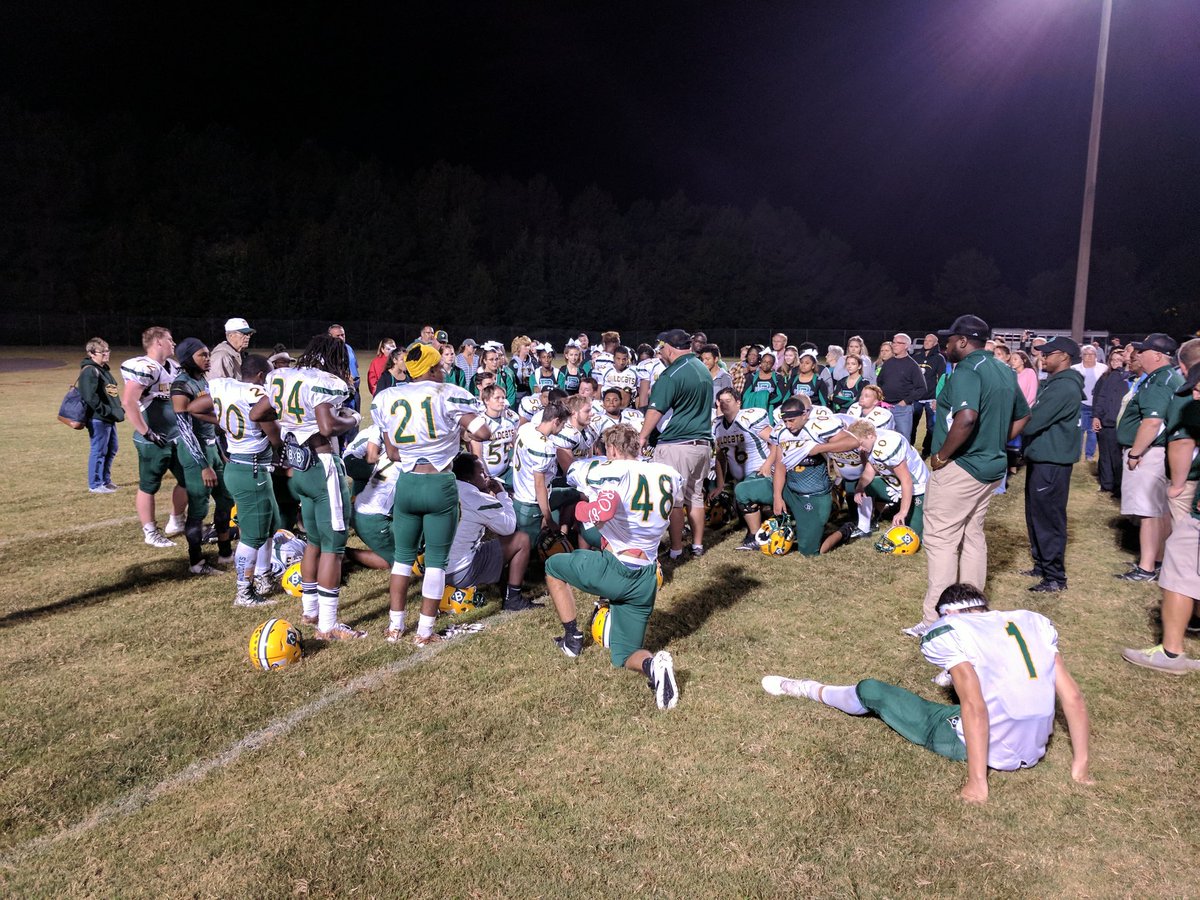 CoachTBlackwell's tweet photo. Congrats to the @BHSWILDCATFTBAL Varsity Football team on their 56--35 victory over the Warren County Eagles. Great team effort and play. Where you at @BunnWCP?  @FranklinCoNews @BHSAdmi23592776 @BunnHighSchool  

#LeaveNoDoubt https://t.co/o16J7VsWVc