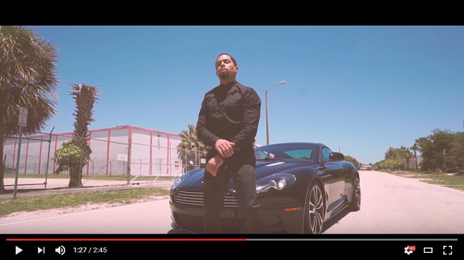 LoBusqueEnLaWeb's tweet photo. #WatchNow: Aston Martin by @freshfromde. https://t.co/X7gxd2rIWO https://t.co/azNTrd5D1t