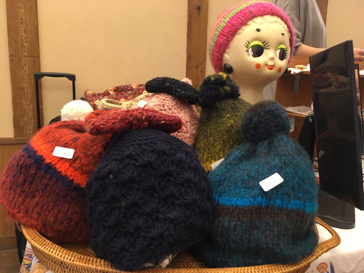 kamplus2017's tweet photo. 倉敷物語館にてハンドメイドイベント開催中！出展者様のブース紹介をしていきます！
小物屋Riang様アクセサリー、編み物雑貨
お母様と娘さんのユニット♡編み物のお母様センスよすぎます！娘さんの小物物語館可愛いー！私はブローチがお気に入り！ https://t.co/eJNKdNIotQ