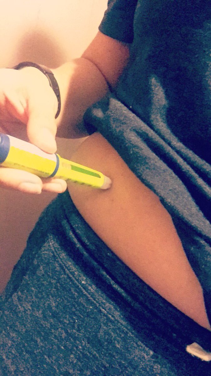 TheBetesBabes's tweet photo. Nighttime injection time #t1d #tresiba #Type1 https://t.co/j7VUMesBGk