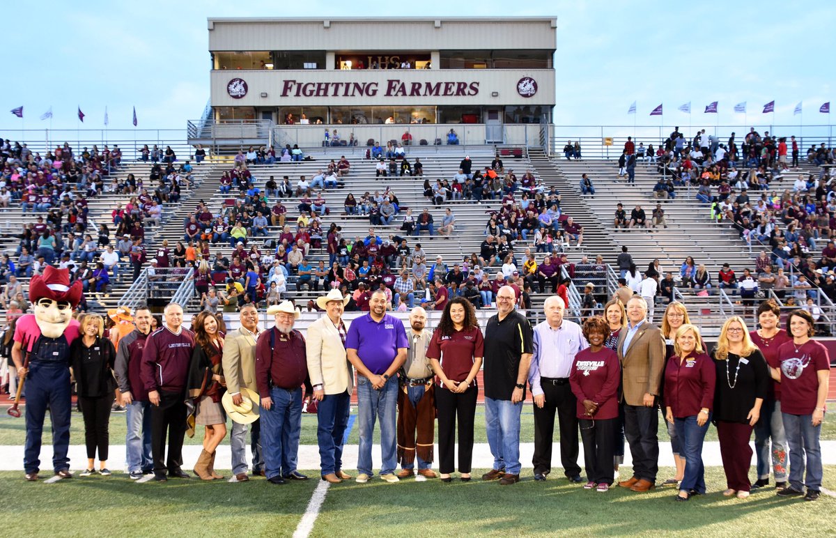 ProznikForLISD's tweet photo. @LewisvilleHS @LewisvilleBand @LHSFball @@lewisvillestuco Thanks for the Farmer hospitality and some #FridayNightLights #MaroonLine https://t.co/SxWltl7y9c