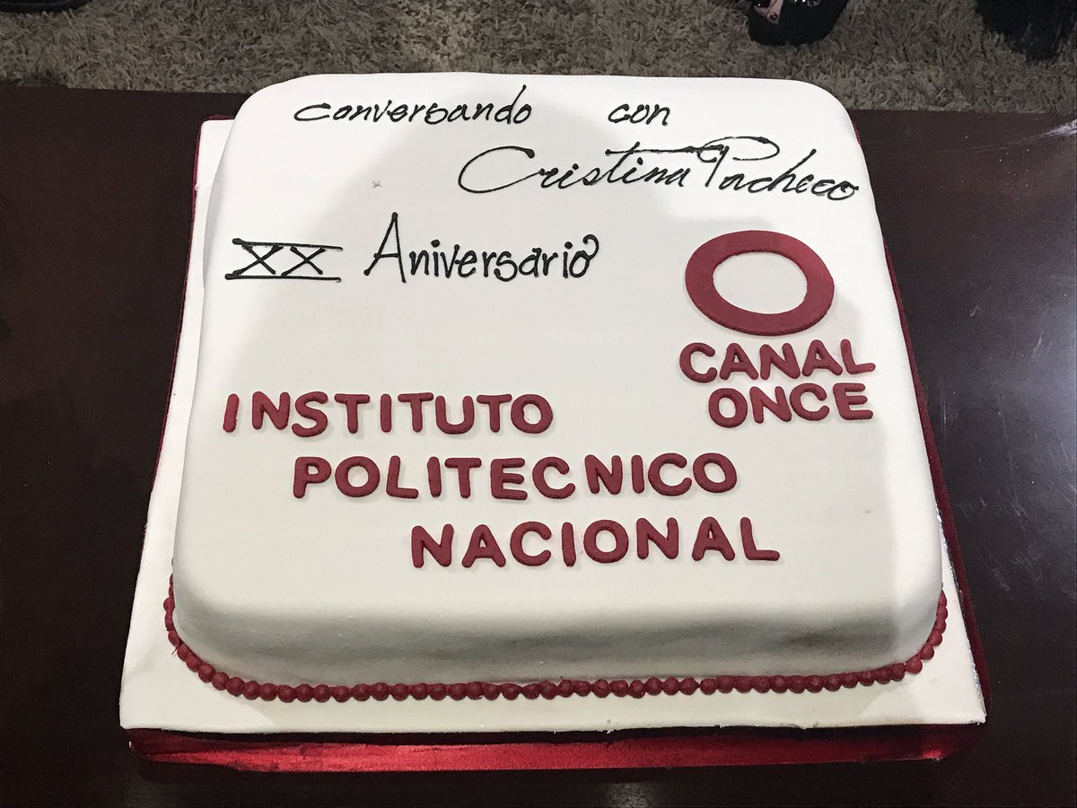 CanalOnceTV's tweet photo. ¡Gracias a la #Pastelería @montparnassemx, que obsequió a #CristinaPacheco y su equipo un delicioso pastel por los #20Años de #Conversando! https://t.co/zJGco4q2zr