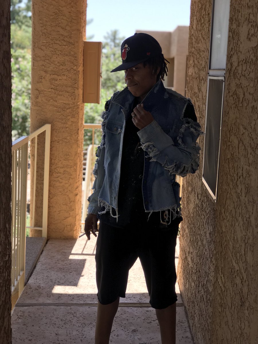 REALonLenz's tweet photo. #customJacket M A D E - B Y @XoticSutra #MypersonalStylist https://t.co/12QC3wQsVz