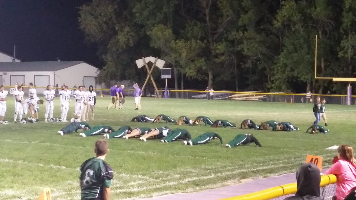 salemcatscheer's tweet photo. Doing a total of 314 pushups is nothing when our boys get that WILDCAT WIN! Great game Cats! 🏈🐾🎀 https://t.co/qTr76eZPSM