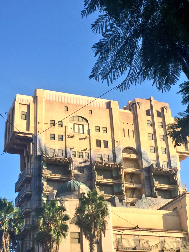 megsapatsfan12's tweet photo. it's been 1 year since our trip to @DisneylandToday for one last check in. #latecheckout #towerofterror😩😭 5️⃣ #disneylandforever #dca1.0 https://t.co/K1lG9bv6KO