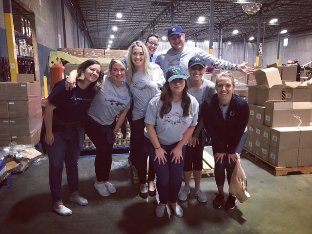 gssahni's tweet photo. These Appirians sorted over 9,000lbs of food that will feed over 7,000 hungry people. #FOTCD #GoAppirio https://t.co/3MMwnqSrX2 https://t.co/o7B54KoyQL
