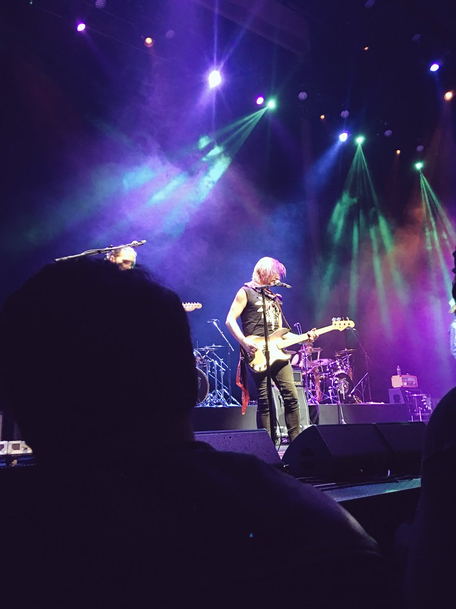 graphika's tweet image. It's the moral responsibility of those who occupy space on the front row of a rock concert to shake your head, at the very least.