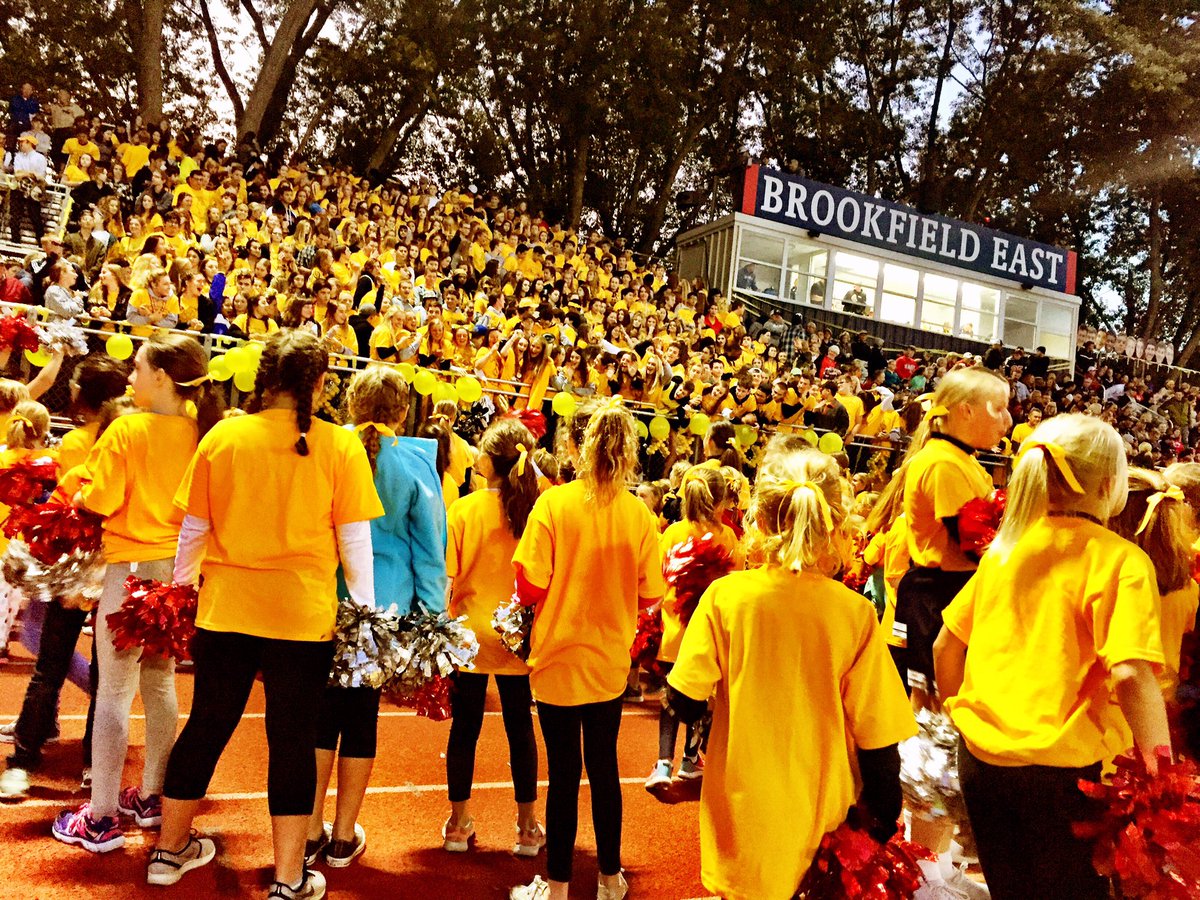 Ben__Hutchison's tweet photo. #GoldOut was awesome tonight raising money to fight childhood cancer. #BrookfieldEast #BrookfieldCentral https://t.co/yrRinaEe71