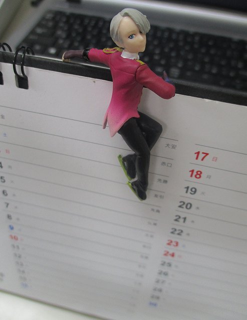 アニメイト池袋本店 Al Twitter カプセル情報 ユーリ On Ice Putitto が店頭の筐体にて稼働中アニ デスクの近くでヴィクトル様が見ていてくれるので担当のお仕事も捗る ぜひ皆様も色々な所に引っ掛けてみてください ご来店お待ちしておりますアニ