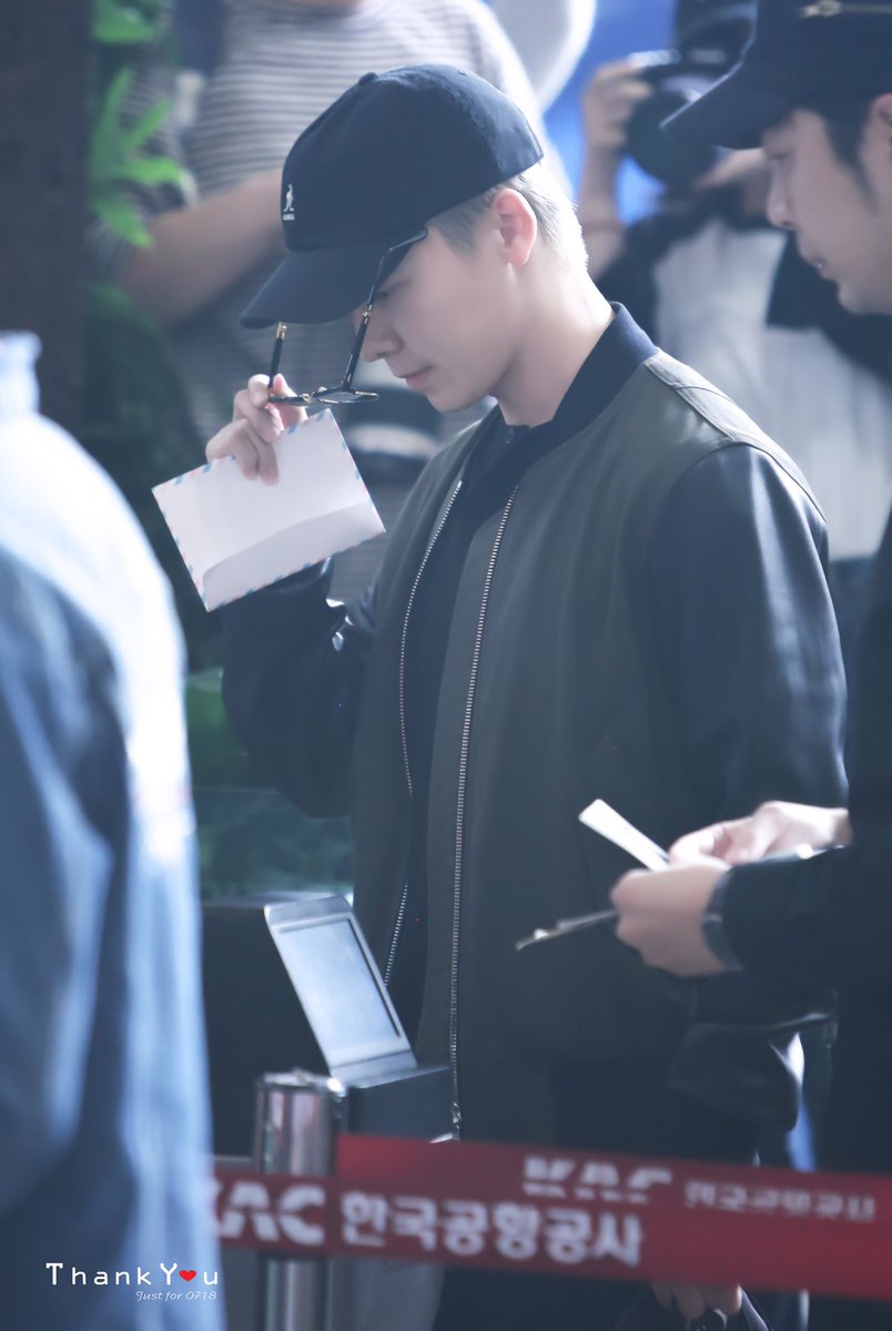 ThankYou_0718's tweet photo. 170923 
김포출국 
#동해 #이동해 #Donghae #donghae #SuperJuniorDnE #superjunior https://t.co/lnUPjpSlqO