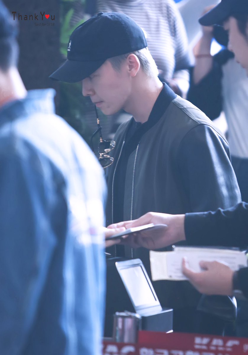 ThankYou_0718's tweet photo. 170923 
김포출국 
#동해 #이동해 #Donghae #donghae #SuperJuniorDnE #superjunior https://t.co/lnUPjpSlqO