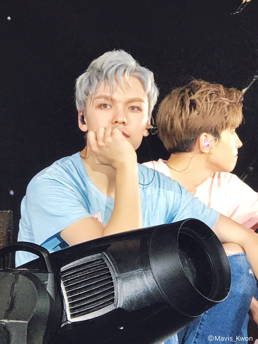 mavis_kwon's tweet photo. #세븐틴 #seventeen #VERNON  170929 in Singapore https://t.co/QCTdyfrH97