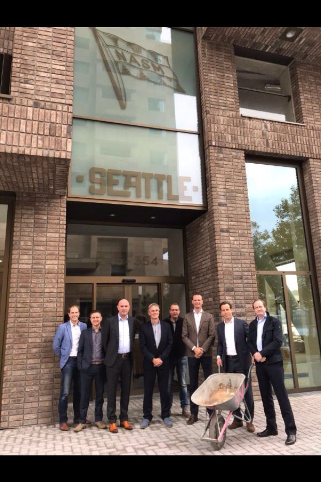 BSchuilenburg's tweet photo. Oplevering deelproject Seattle een feit, maandag as de Bostontoren #bostonseattle @JPvanEesterenBV @wilhelminapier @TBI https://t.co/y1AsBYI9vX