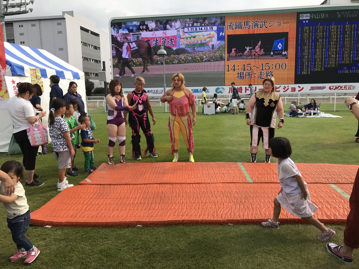 カツマルくん Na Twitteru 川崎に道場がある女子プロレス ディアナ から井上京子選手 伊藤薫選手 青野敬子さん選手 佐藤綾子選手が本気モードのデモンストレーションを披露しました 明日はカルッツ川崎グランドオープン記念興行があります Chihokeiba 川崎