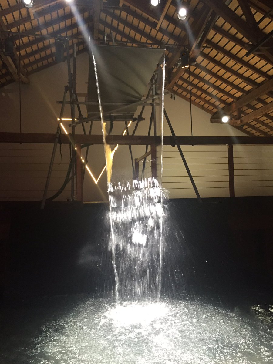 Sublime waterfall of the show 'radical Biotop' de Séverin Guelpa <a href="/MATZAproduction/">MATZA Séverin Guelpa</a> #MATZA #Matzaforever #contemporaryart #Wallis #Valais