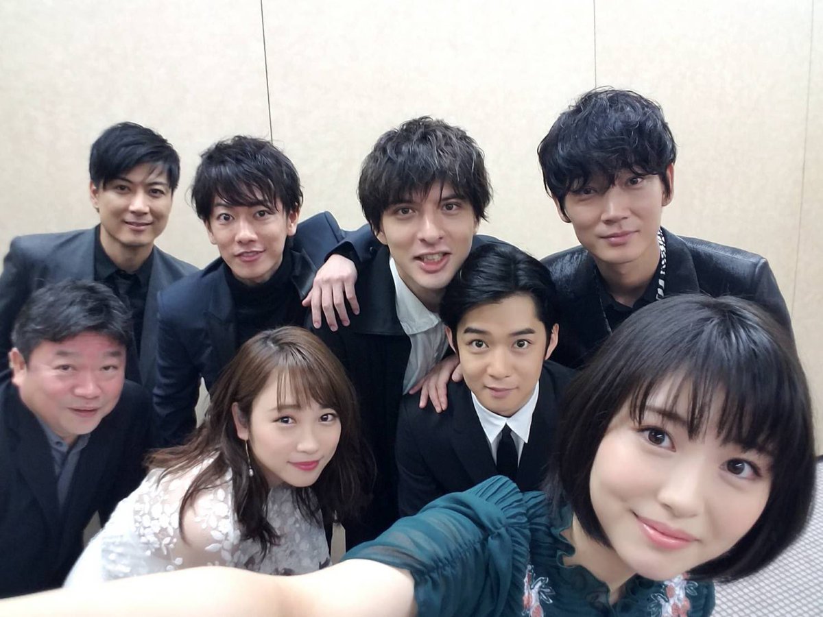 アッくん なんて良い写真 チーム 亜人 最高ですね 浜辺さんの周りには自然と温かく優しい方たちが集まっているように感じますヾ W ﾉ 初日舞台挨拶お疲れ様でした 浜辺美波 亜人