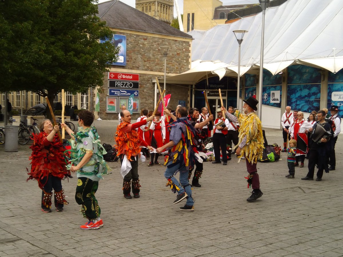 RagMorris's tweet photo. Been dancing in Anchor Square next to @BristolAquarium with @pigstymorris and @Hipsandhaws. #Bristol #Morris #MoreDancing #saturdaymorning https://t.co/M3mnZb1xDi