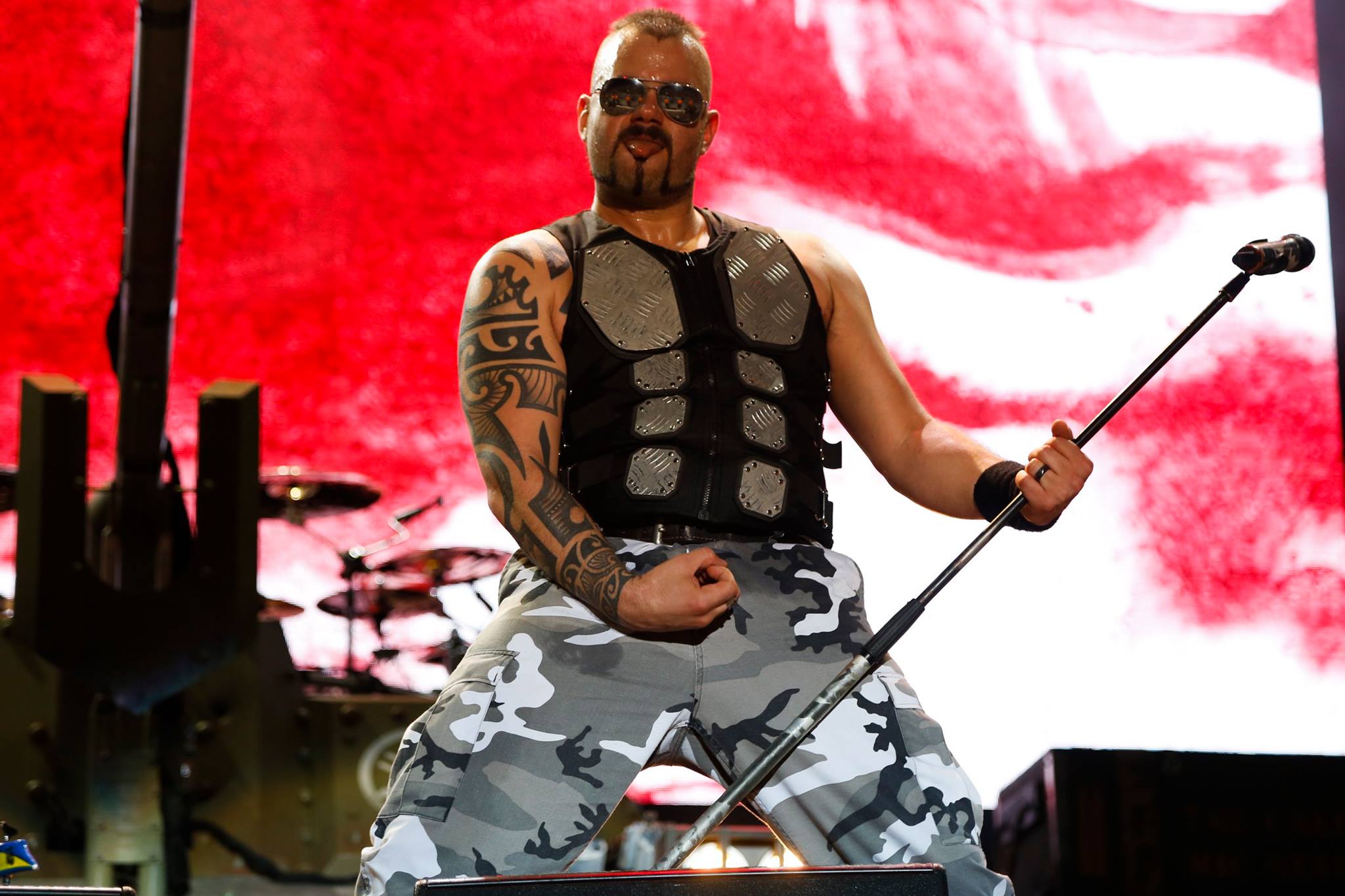 Sabaton 2022. Sabaton солист art. Сабатон фото. Йоаким броден и тесак. Металлист сабатон.