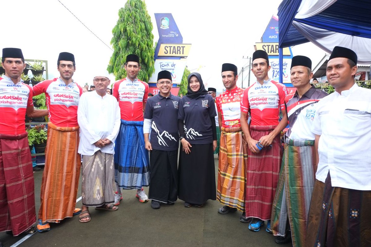 KecamatanSempu's tweet photo. Banyuwangi ITdBI 2017, jd milik pembalap asal Italia, Davide Rebellin yg trgabung di tim Kuwait-Cartucho. #PesonaITDBI2017 #PesonaIndonesia https://t.co/uepMRTwJXV