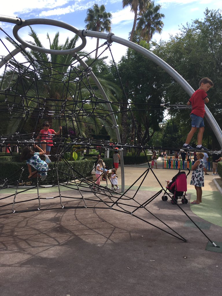 marverbot's tweet photo. Por favor @aytoaspe unos bancos para los pobres padres y madres de los niños que van a jugar al parque 🙏🏻🙏🏻🙏🏻 https://t.co/IlRiZdPPje