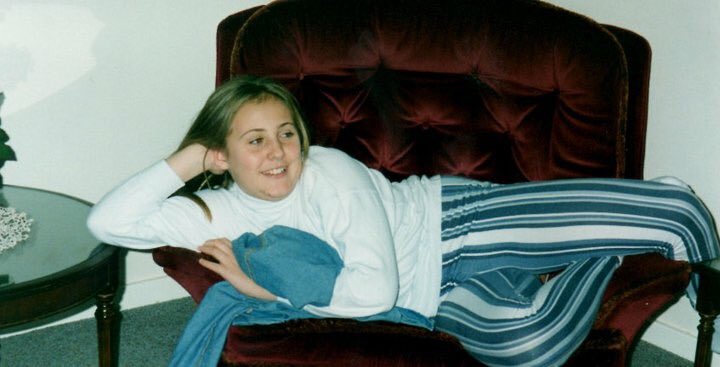 lhodgesanderson's tweet photo. I think you’ll agree, I was a pretty rad kid @nickkroll #PuberMe #PuertoRicoRelief #leggings #velvetchair #whiteturtleneck #denimshirt #90s https://t.co/nFy6MZTigB