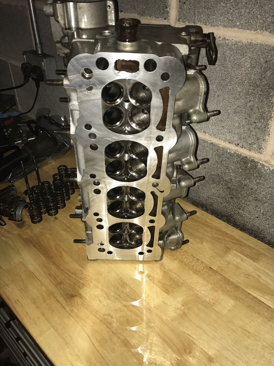 headtech0's tweet photo. #Vauxhall #c20let in for cylinder head work https://t.co/TkPQLukhF8 https://t.co/wwcCUCAu4k