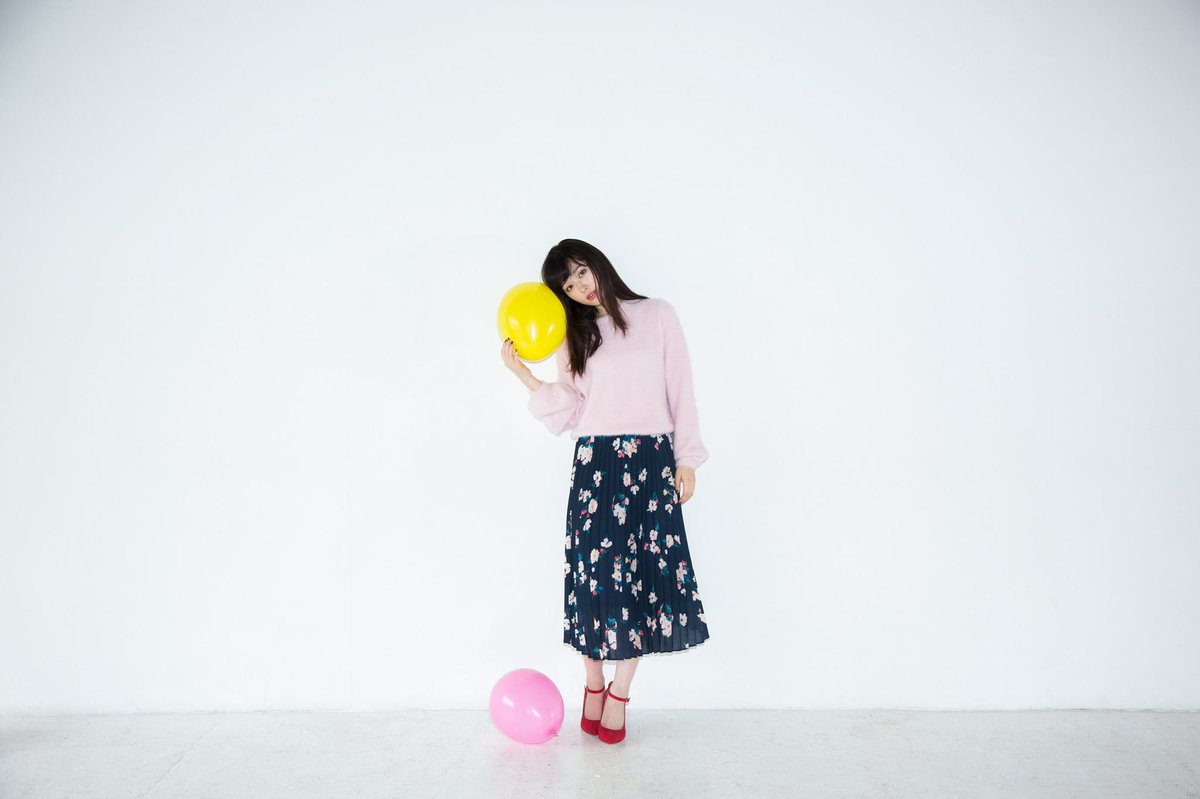 howcollect's tweet photo. 《プリーツスカート×模範的甘ガーリー》
ふわふわニット合わせで女の子っぽさ120%♡足もとはガーリーテ��ストにマッチする赤いストラップシューズをチョイス。
#福原遥 #ハウコレ 
→ https://t.co/D1g4kZ09jU https://t.co/hy9KdB645g