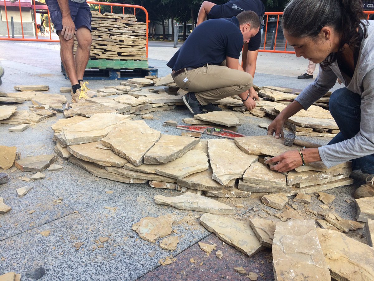 ArquitectosCTAC's tweet photo. En el #DiaArquitectura els arquitectes de Castelló anem a realitzar una construcció de pedra en sec al centre de la ciutat https://t.co/Z5e5YP1fC0