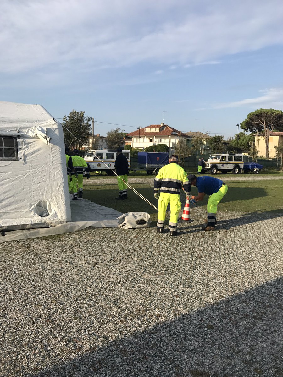 gigi_chigi's tweet photo. Esercitazione #DELTA2017 Fase tre con arrivo primi nuclei #ProtezioneCivile #ALTA a #Rosolina @alta_web #Veneto @RegioneVeneto @Esercito https://t.co/bzi1358ysF