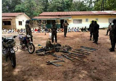 klipcollections's tweet photo. Fake military zone ‘busted’ in Benue state https://t.co/LQwZx2Kx3r https://t.co/xFqUapPmKl
