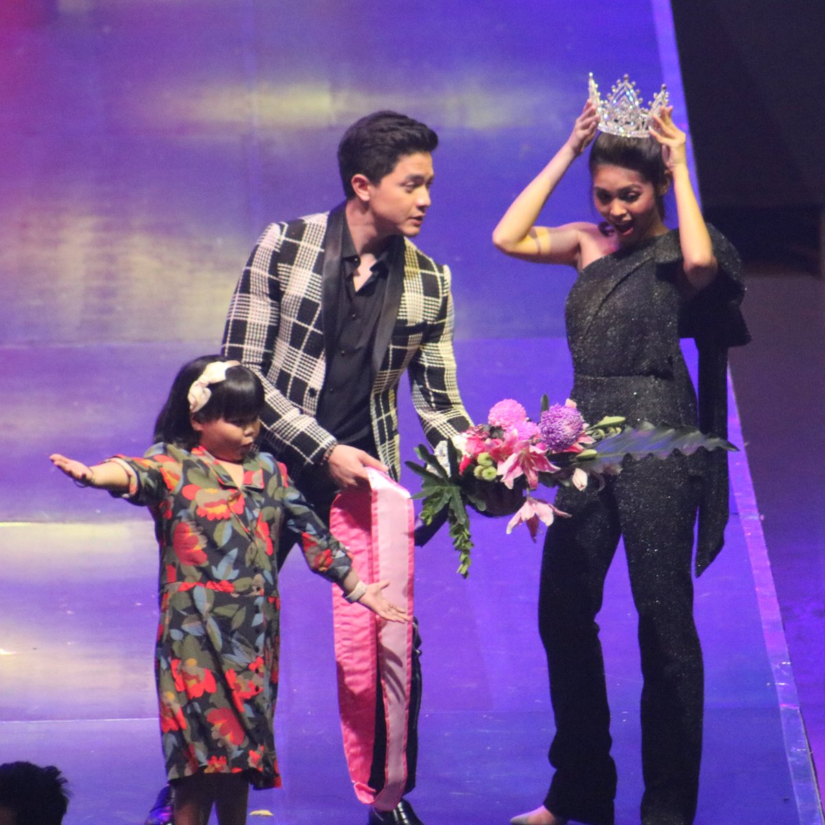 MOAArena's tweet photo. This is probably our favorite Aldub moment during #EatBulagaAtMOAArena! #ALDUBxEBMissMillennial https://t.co/Xyw4BXXwgG