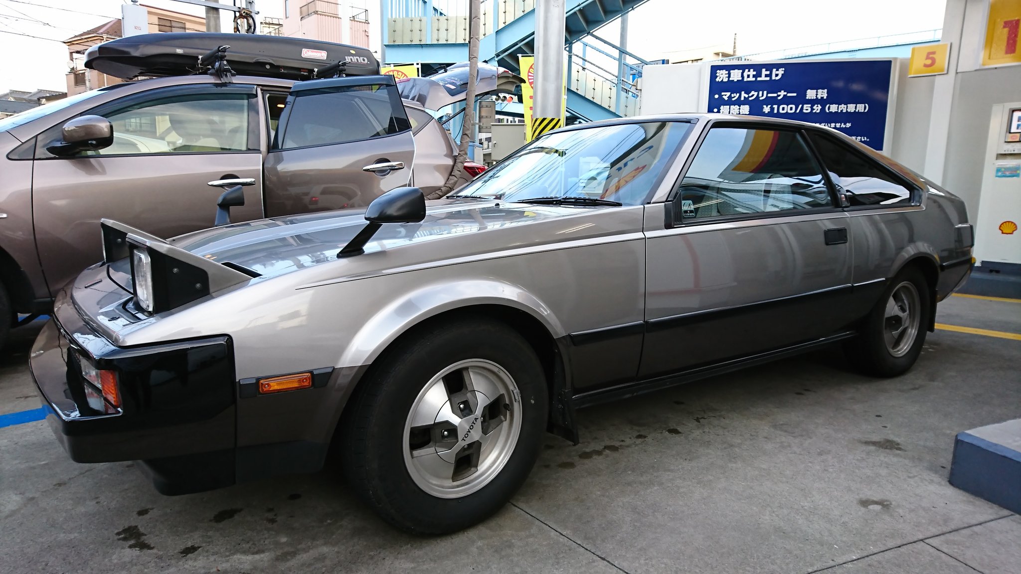 ひでろう3 洗車しましたよ セリカxx ちょっと手抜きで洗車機入れちゃいましたが イマドキの洗車機はフェンダーミラー の設定が無いのでちょっとドキドキ ちゃんとフェンダーミラーを避けて洗車出来ました V これからはお手軽に手抜き洗車が出来そう ひでろう3 洗車しましたよ セリカxx ちょっと手抜きで洗車機入れちゃいましたが イマドキの洗車機はフェンダーミラー の設定が無いのでちょっとドキドキ ちゃんとフェンダーミラーを避けて洗車出来ました V これからはお手軽に手抜き洗車が出来そう