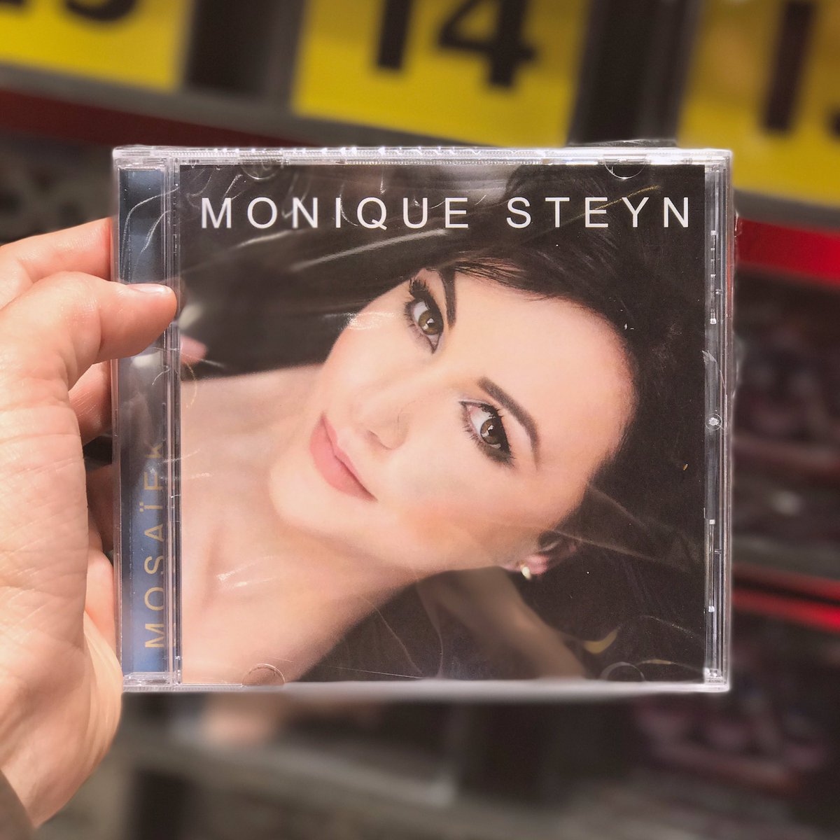 AfrIsGroot's tweet photo. @MoniqueSteynSA se nuwe album Mosaïek staan op nommer 14 in Musica winkels. Hierdie is verseker een vir jou versameling. #kryhomnou https://t.co/AfjsiSQswv