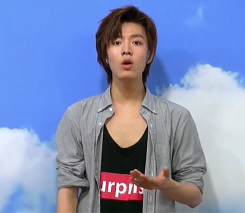 _rosesforlily's tweet photo. 165. ยูตะเวลาร้องเพลง จะชอบยกมือเหมือนกำลังถือกระเป๋าที่เรามองไม่เห็นอยู่ตลอด 55555 https://t.co/CA5PEOGu4o