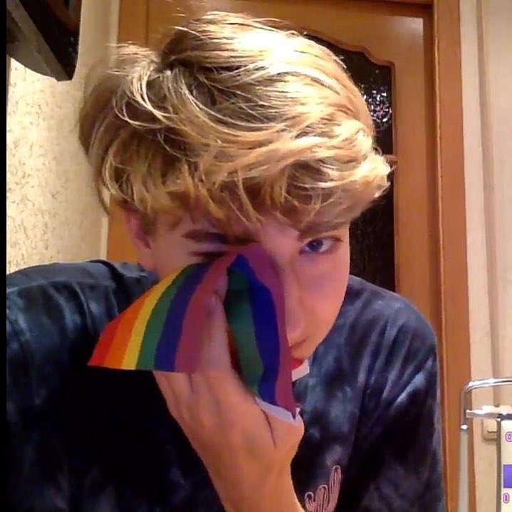 MishasBlog's tweet image. Когда люди шипперят гет: