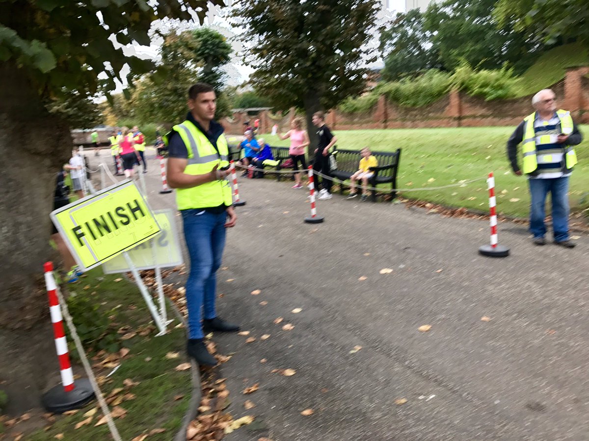 ColchChronic's tweet image. Oh how we LOVE @Colchesterparkr. 9am by the Bandstand every Saturday. Ta to ACE volunteers. Hellooo @nickjbarlow #Colchester